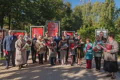 в городе-герое Смоленске открыли обновлённую Доску Почета - фото - 1