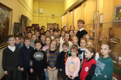 в мини-галерее "Под стеклом" областной библиотеки им.А.Т.Твардовского работает выставка "Педагоги и ученики" - фото - 7